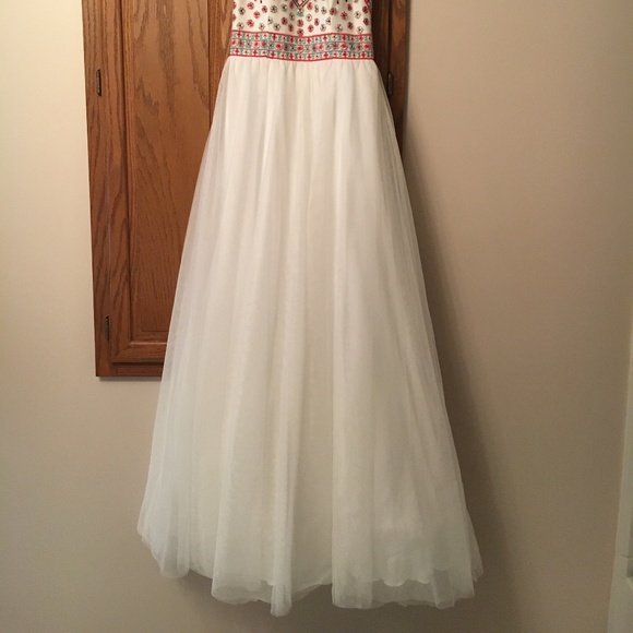 2018 Blondie Nites White Embroidered Prom Dress - Picture 3 of 5